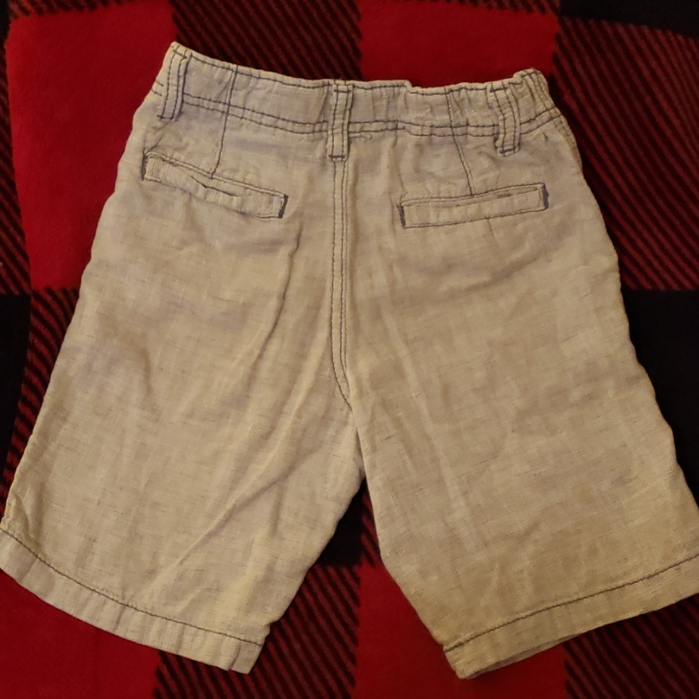 🍁 Gray Shorts - Picture 2 of 3
